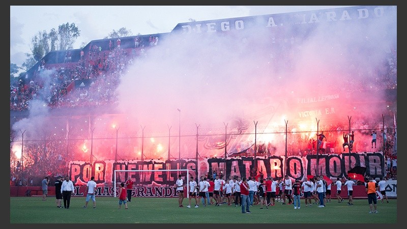 Banderas y mucho fervor en el Parque.