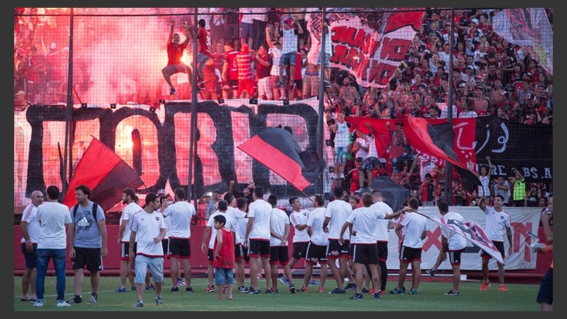 Banderas y mucho fervor en el Parque.