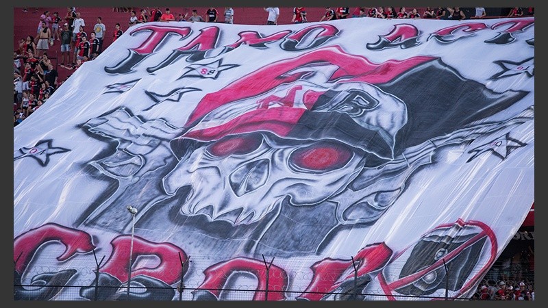 Banderas y mucho fervor en el Parque.