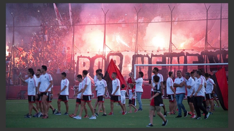 Banderas y mucho fervor en el Parque.