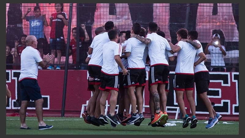 Banderas y mucho fervor en el Parque.
