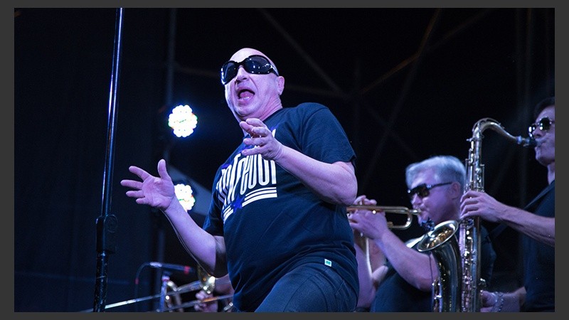 Postales de una noche de fiesta en Oroño y Pellegrini.