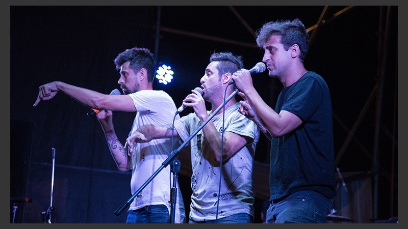 Postales de una noche de fiesta en Oroño y Pellegrini.