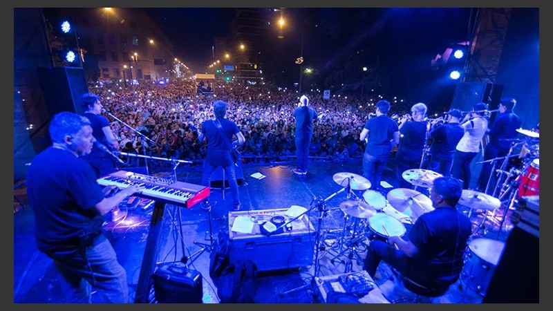 Postales de una noche de fiesta en Oroño y Pellegrini.