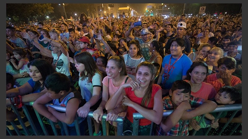 Postales de una noche de fiesta en Oroño y Pellegrini.