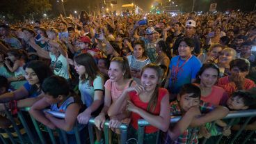 Postales de una noche de fiesta en Oroño y Pellegrini.