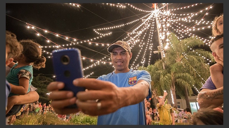 Postales de una noche de fiesta en Oroño y Pellegrini.