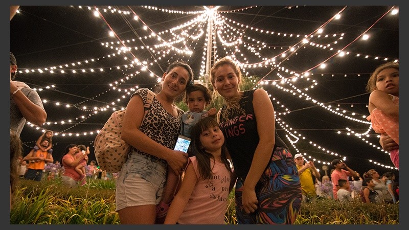 Postales de una noche de fiesta en Oroño y Pellegrini.