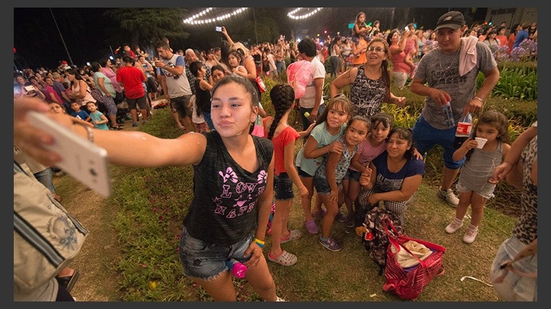 Postales de una noche de fiesta en Oroño y Pellegrini.