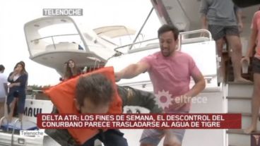 El momento en que el periodista es tirado del yate.