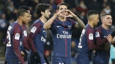 El rosarino marcó un gol y asistió a Pastore en otro.