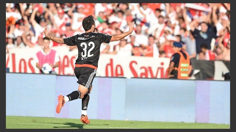 Scocco abrió la cuenta y volvió a decir presente.