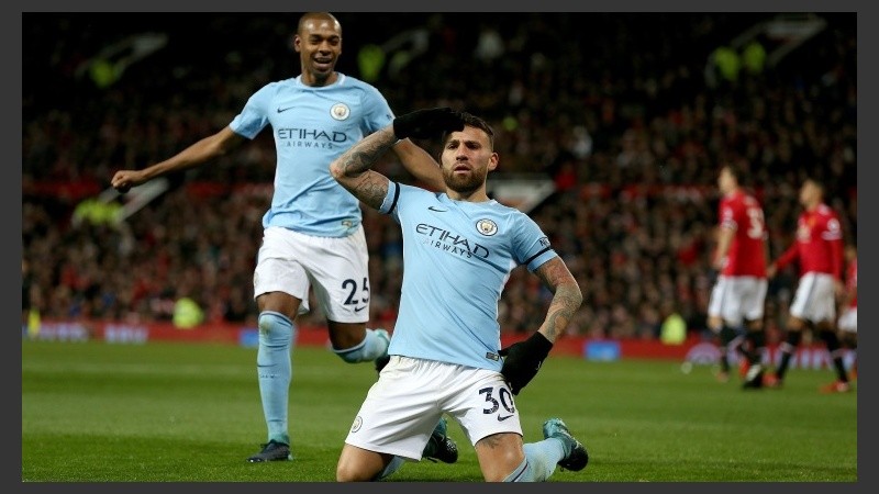 Otamendi marcó a los nueve minutos del segundo tiempo y cerró en 2-1 el derby de Manchester.