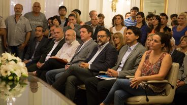 El anuncio se realizó en uno de los salones de la Municipalidad.