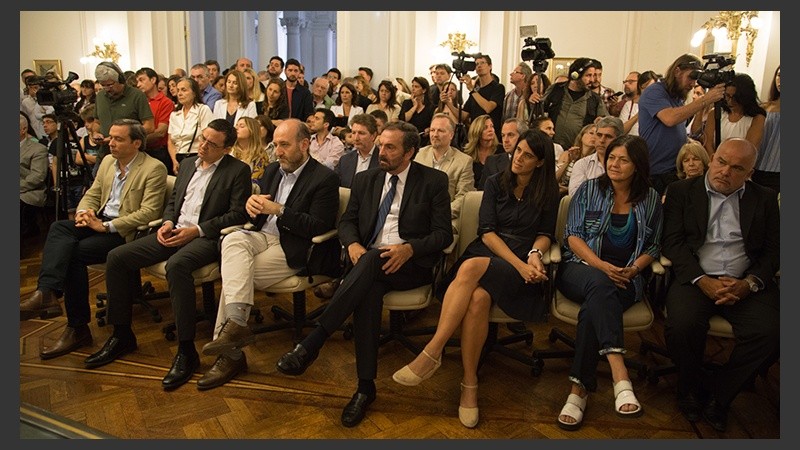 El anuncio se realizó en uno de los salones de la Municipalidad.