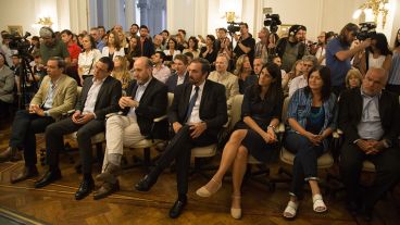 El anuncio se realizó en uno de los salones de la Municipalidad.