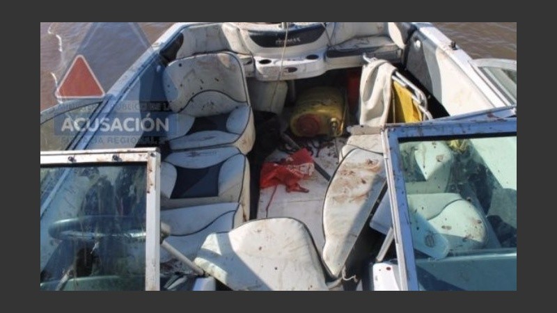 La pistola calibre 380 hallada y la sangre en la lancha que conducía Matías.