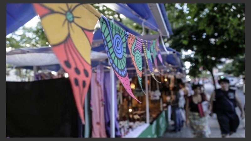 En la Plaza Pringles: la feria navideña podrá visitarse de 10 a 20, hasta el sábado 23 de diciembre.