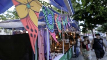 En la Plaza Pringles: la feria navideña podrá visitarse de 10 a 20, hasta el sábado 23 de diciembre.