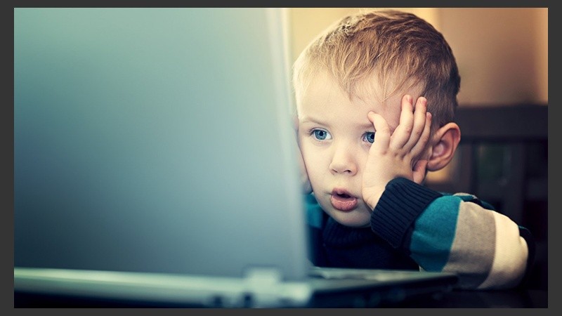 Se debe proteger la privacidad y la identidad de los niños en línea.