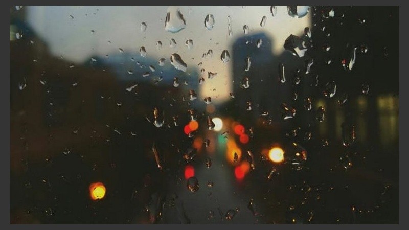 Anochecer bajo lluvia para hoy.