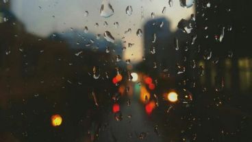 Anochecer bajo lluvia para hoy.