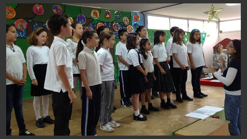 La autora comparte con sus lectores -profesores y estudiantes- valiosos “secretos” profesionales de las actividades artísticas.