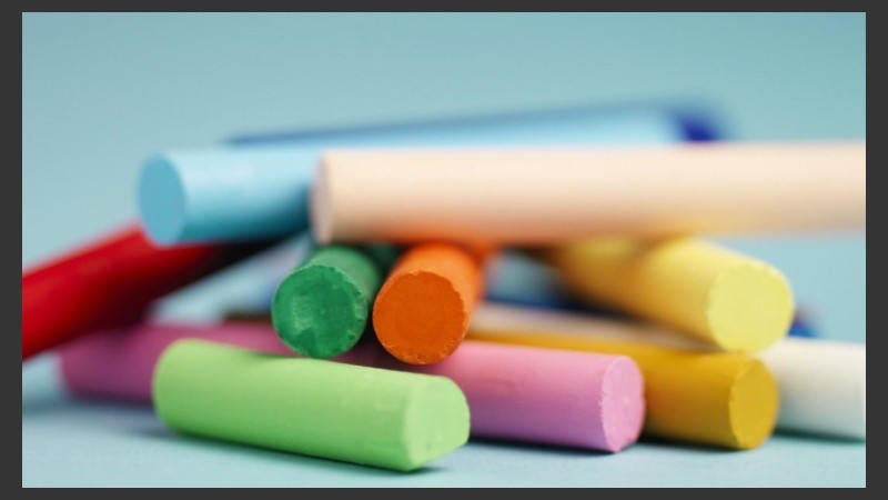 Se plantea también como gratuita, universal y obligatoria desde los 4 años hasta finalizar la educación secundaria.