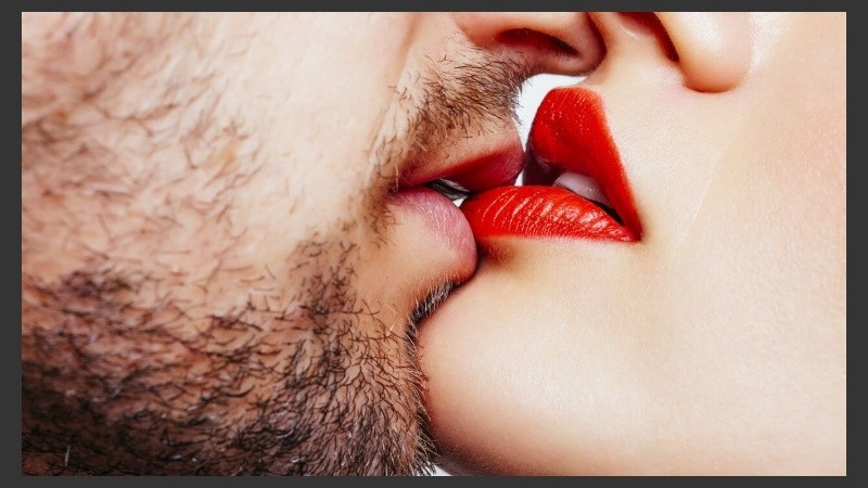 La transmisión de enfermedades y gérmenes se transportan por medio de la saliva que segregamos.