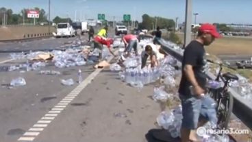 La carga en el pavimento luego del accidente.