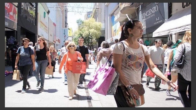 La ciudad de Rosario transita un viernes con algunos servicios menos. 
