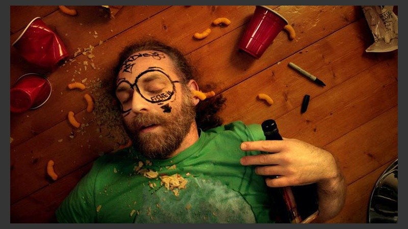 Al producirse deshidratación, irritación en el estómago y dolores de cabeza, el malestar que causa la resaca es generalizado.