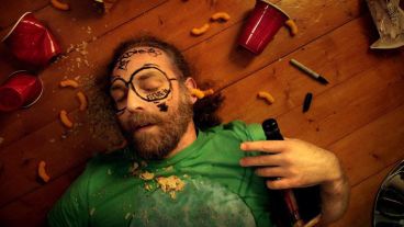 Al producirse deshidratación, irritación en el estómago y dolores de cabeza, el malestar que causa la resaca es generalizado.