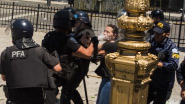 La diputada tuvo que ser asistida en un local gastronómico.