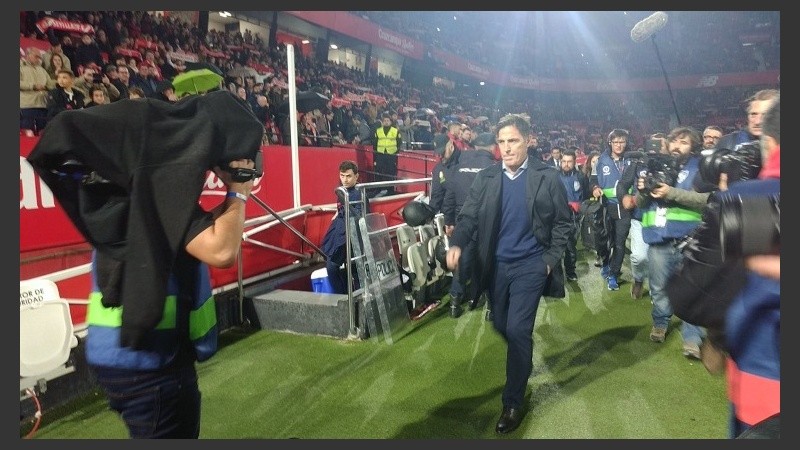 El Toto, ovacionado al salir al estadio del Sevilla. 