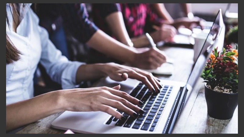 Habilita a planificar, conducir y evaluar procesos de enseñanza-aprendizaje en las áreas correspondientes.