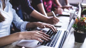 Habilita a planificar, conducir y evaluar procesos de enseñanza-aprendizaje en las áreas correspondientes.