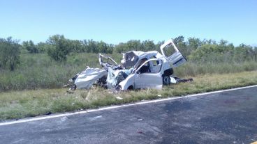El utilitario donde viajaba la familia.