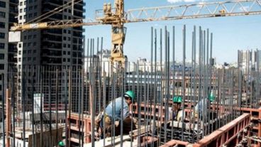 En cuanto al empleo registrado, el informe de Ecolatina señala un crecimiento en el sector privado del 2,1%, frente al 1,2%, del  público.