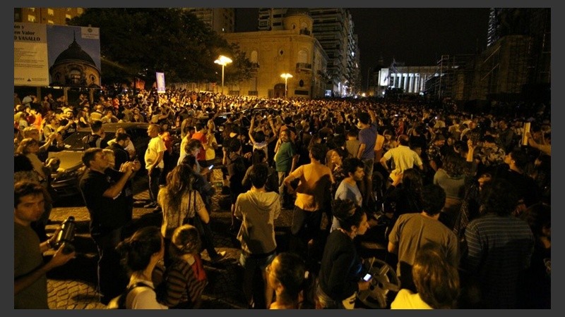 La numerosa movilización en el Monumento.