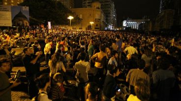 La numerosa movilización en el Monumento.