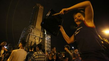 Cacelorazo en el Monumento.