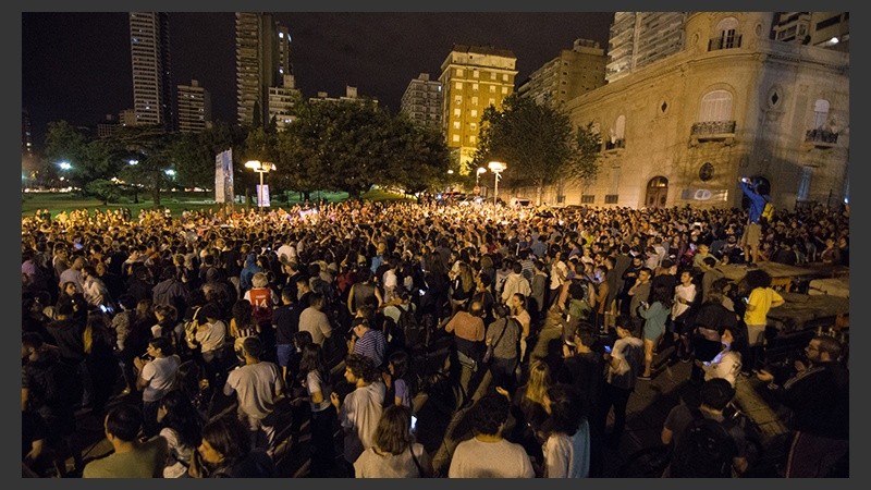 La numerosa movilización en el Monumento.