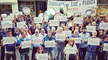 El reclamo del MSR frente al sindicato de Luz y Fuerza.