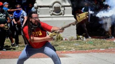 Romero está imputado por intimidación pública, daños y resistencia a la autoridad.