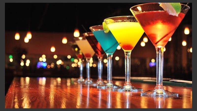 ¡Coctelera en mano, destiladas, hielo y a batir!