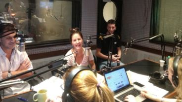 La cantarina con el equipo Radiópolis de verano.