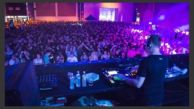 En el salón Metropolitano se llevó a cabo una de las fiestas electrónicas en 2017.