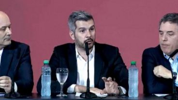 Peña y el equipo económico de Macri haciendo un balance y anuncios.