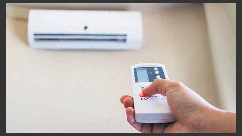 El aire acondicionado debe colocarse a temperaturas entre 24 y 27 grados.